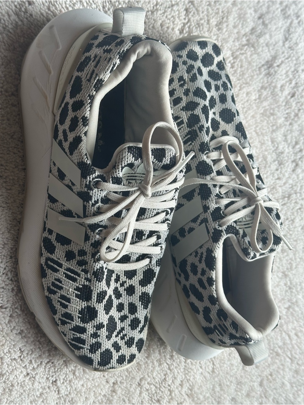 ADIDAS White and Gray Leopard sneaker